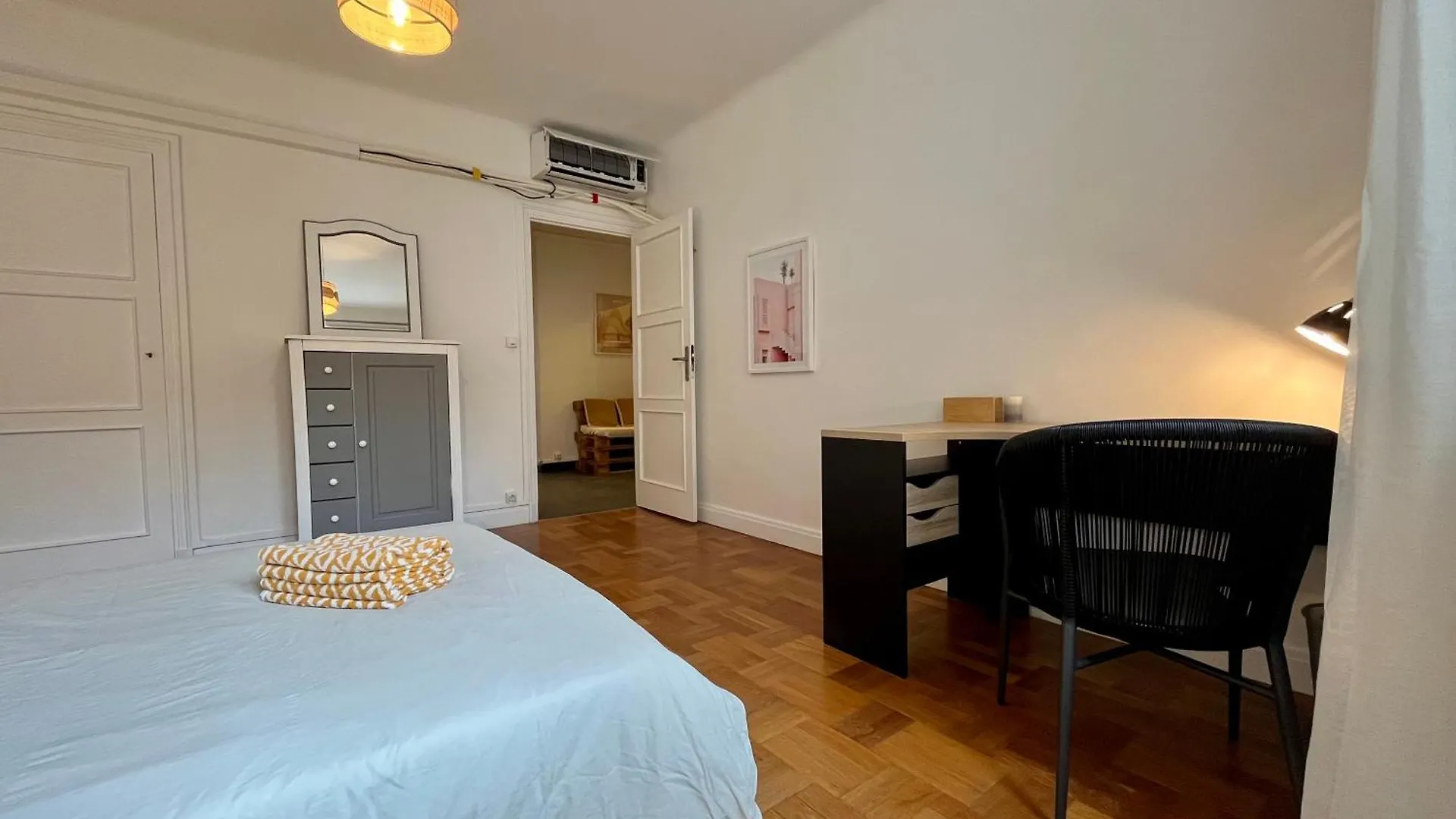 Suite Corneille Lyon 0*,  France